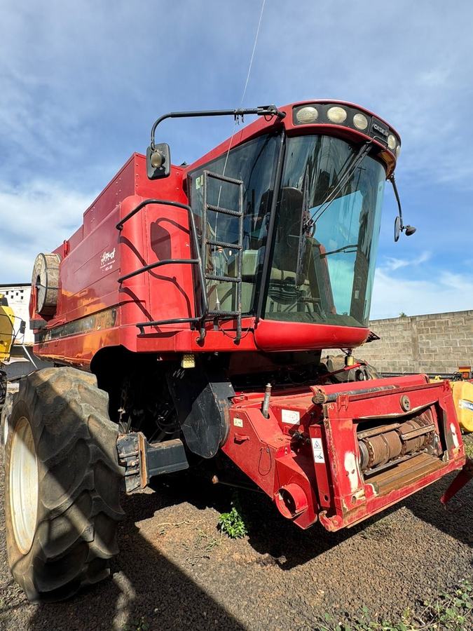 Colheitadeira Case IH 2799 com Plataforma 35 Pés - Ano 2012