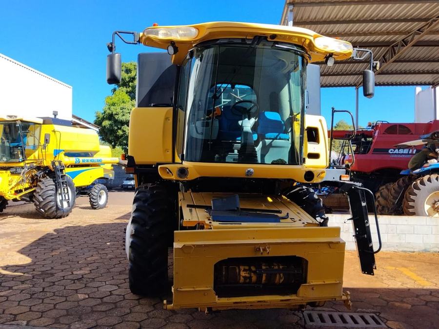 Colheitadeira New Holland CR 6080 com Plataforma 30 Pés - Ano 2014