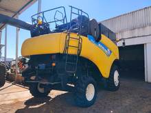 Foto 6 de Colheitadeira New Holland CR 6080 com Plataforma 30 Pés - Ano 2014