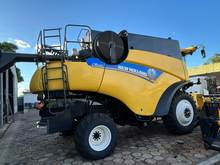 Foto 4 de Colheitadeira New Holland CR 6080 com Plataforma GTS 30 Pés - Ano 2016