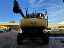 Foto 1 de Colheitadeira New Holland CR 6080 com Plataforma GTS 30 Pés - Ano 2016