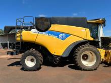 Foto 2 de Colheitadeira New Holland CR 9060 com Plataforma 30 Pés - Ano 2012