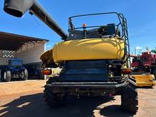 Foto 5 de Colheitadeira New Holland CR 9060 com Plataforma 30 Pés - Ano 2012