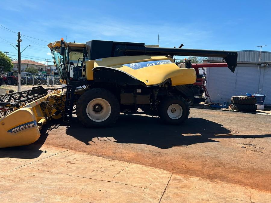 Colheitadeira New Holland CR 9060 com Plataforma 30 Pés - Ano 2012
