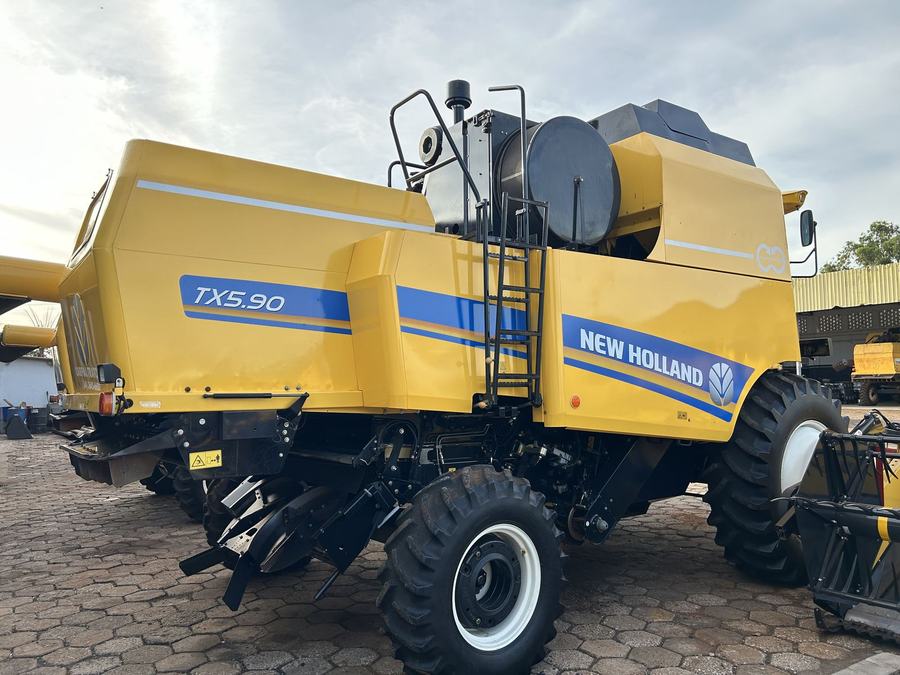 Colheitadeira New Holland TX 5.90 com Plataforma 30 Pés - Ano 2025
