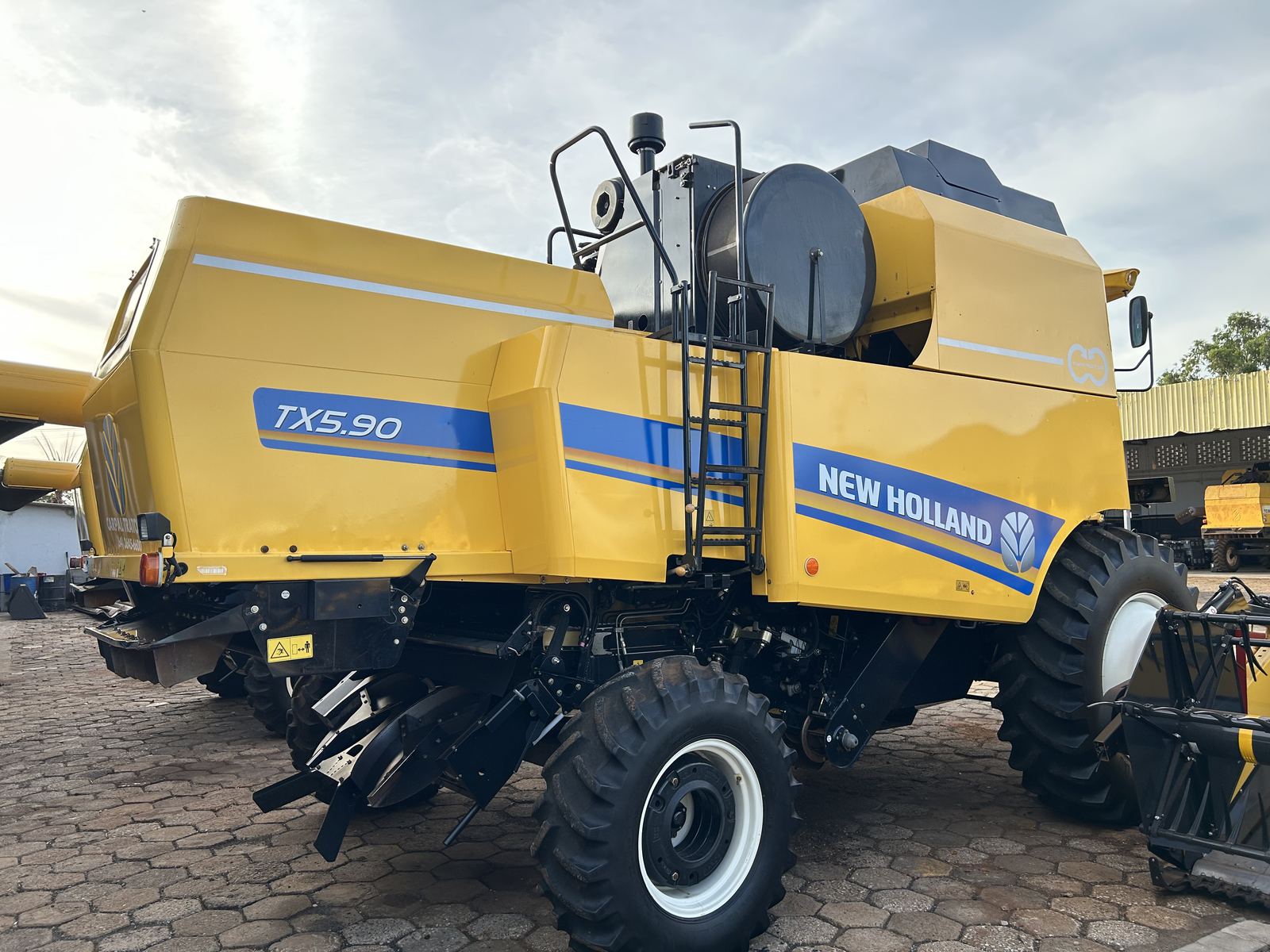 Colheitadeira New Holland TX 5.90 com Plataforma 30 Pés - Ano 2025