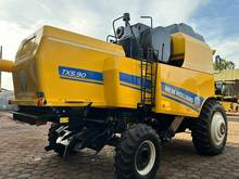 Foto 2 de Colheitadeira New Holland TX 5.90 com Plataforma 30 Pés - Ano 2025