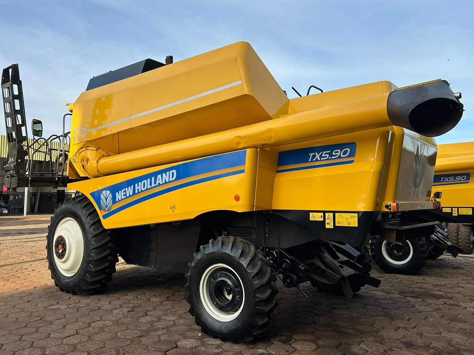 Colheitadeira New Holland TX 5.90 com Plataforma 30 Pés - Ano 2025