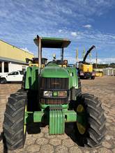 Foto 5 de Trator John Deere 6110D - Ano 2011