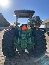 Foto 7 de Trator John Deere 6110D - Ano 2011